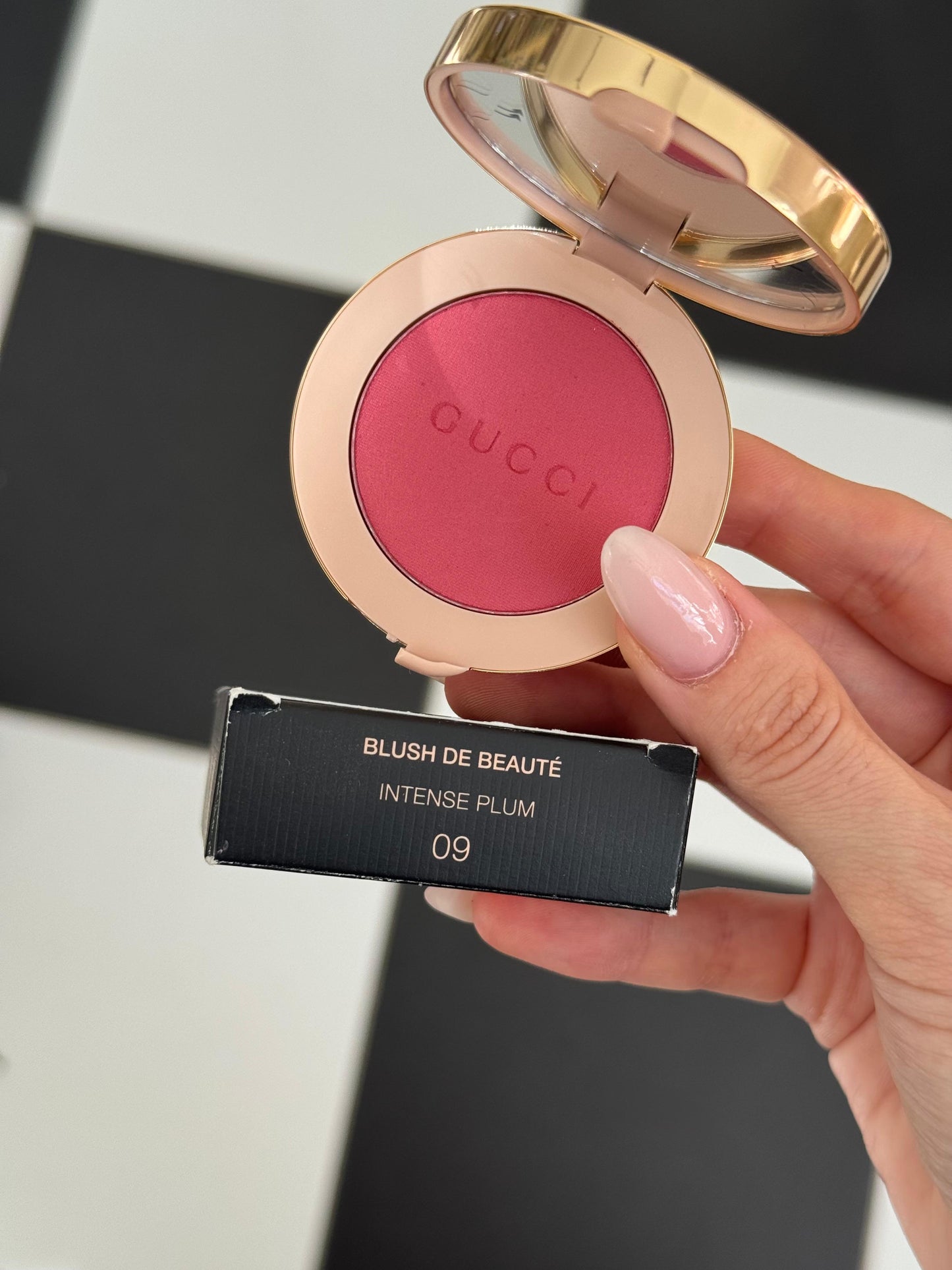 GUCCI Blush De Beaute, CHEEKS & EYES POWDER LUMINOUS MATTE, #09 INTENSE PLUM (5,5g)